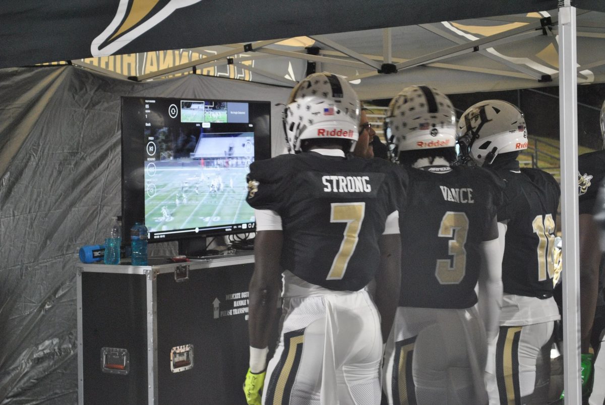 SkyCoach sideline replay - SkyCoach delivers reliable replay for T.L. Hanna after midseason switch from Hudl Sideline
